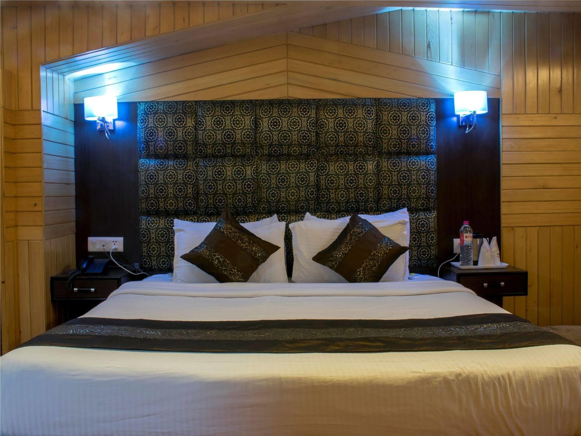Hotel Pacific Srinagar  Exterior photo